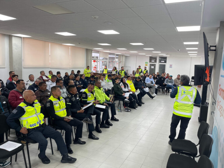 Fundación Aleatica continúa capacitando a policías en seguridad vial